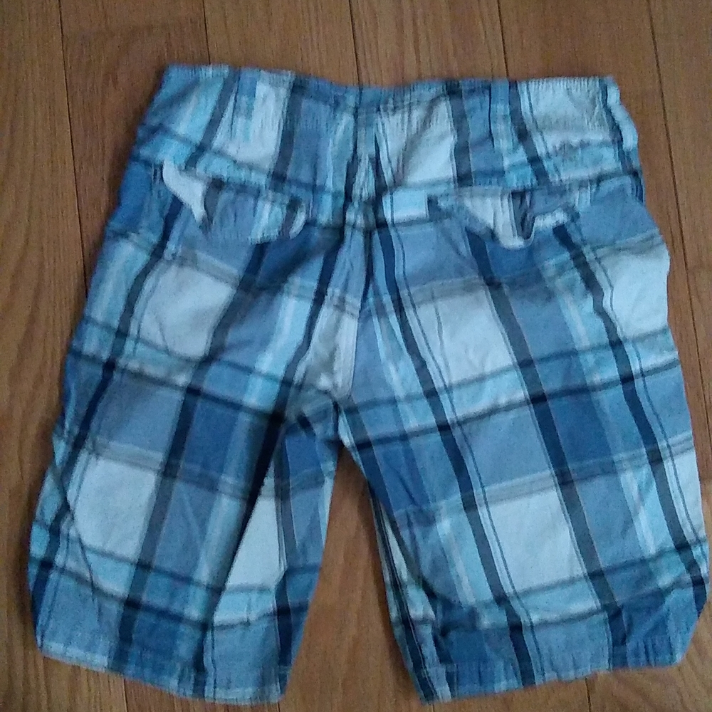 Shorts - Picture 4 of 6